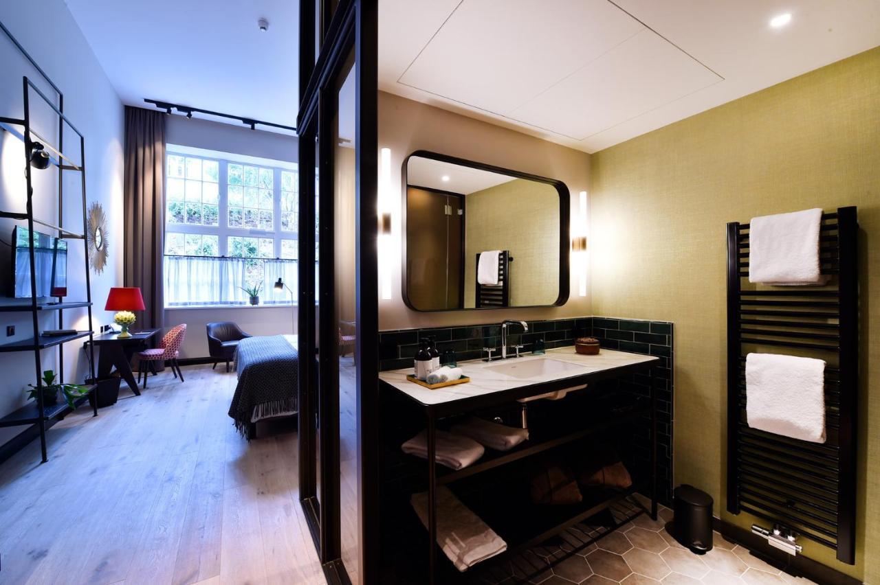 Das James Flensburg Eksteriør bilde A bathroom at the hotel